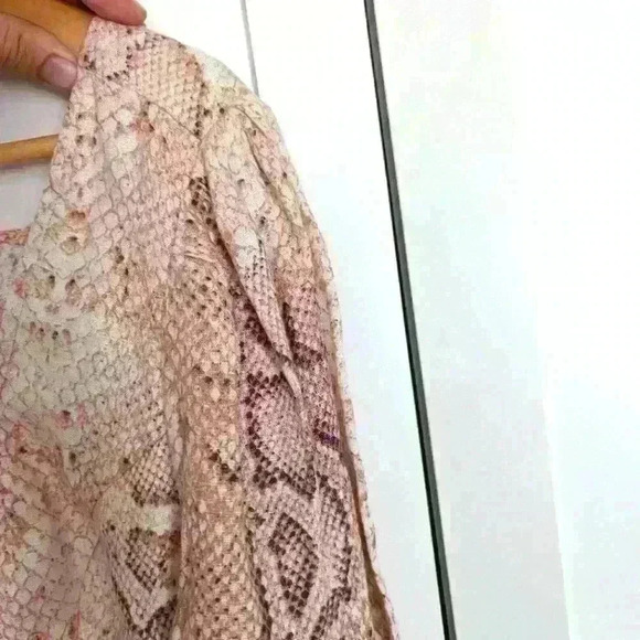 Nwt Guess Sahara Snake Print Crop  Top - Picture 5 of 5